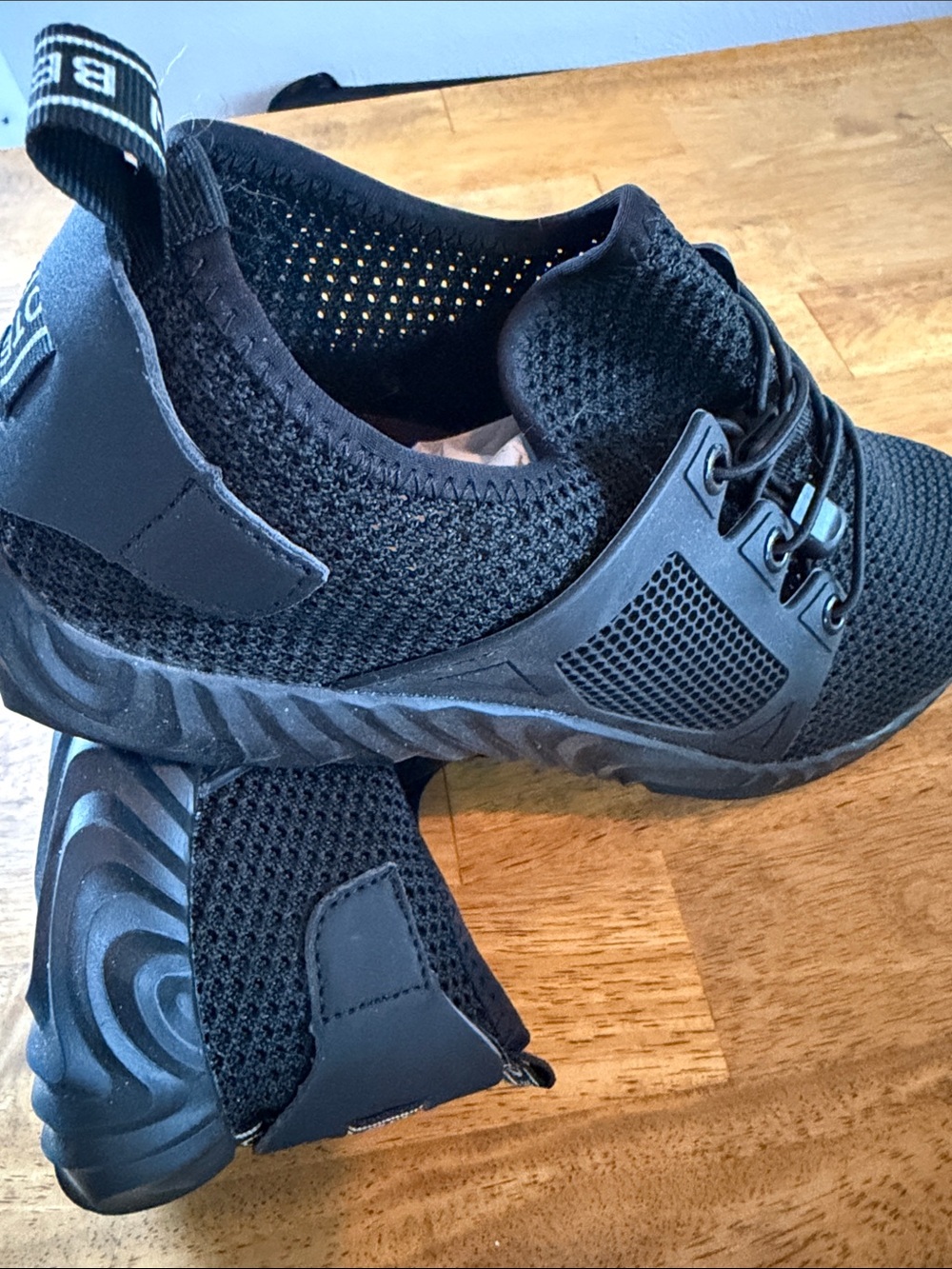 Bionica Men's All-Black Knit Athletic Sneakers